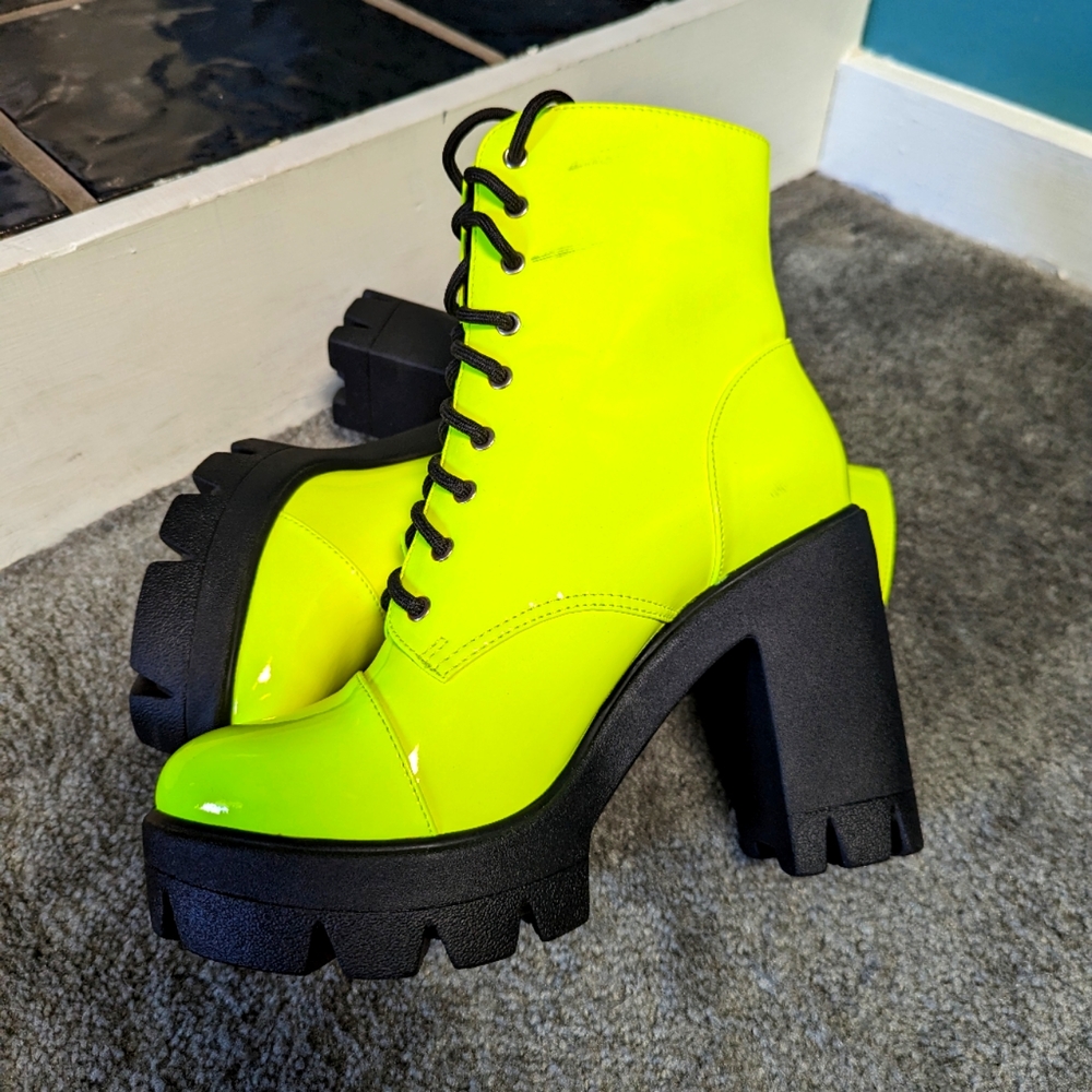 NWOT Neon Festival Platform Boots Lace Up Size 8